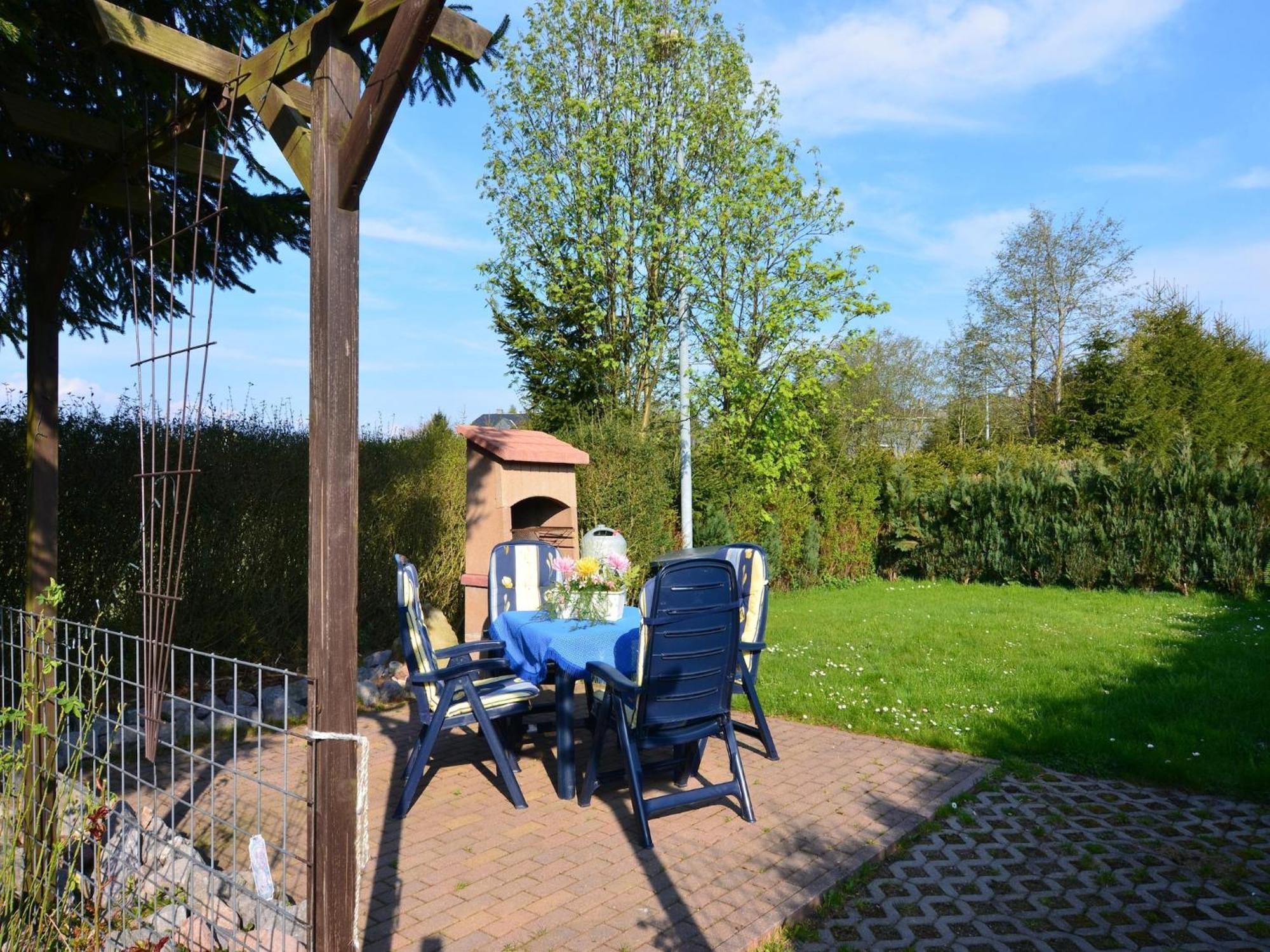 Holiday Home With Garden Neustadt am Rennsteig Extérieur photo