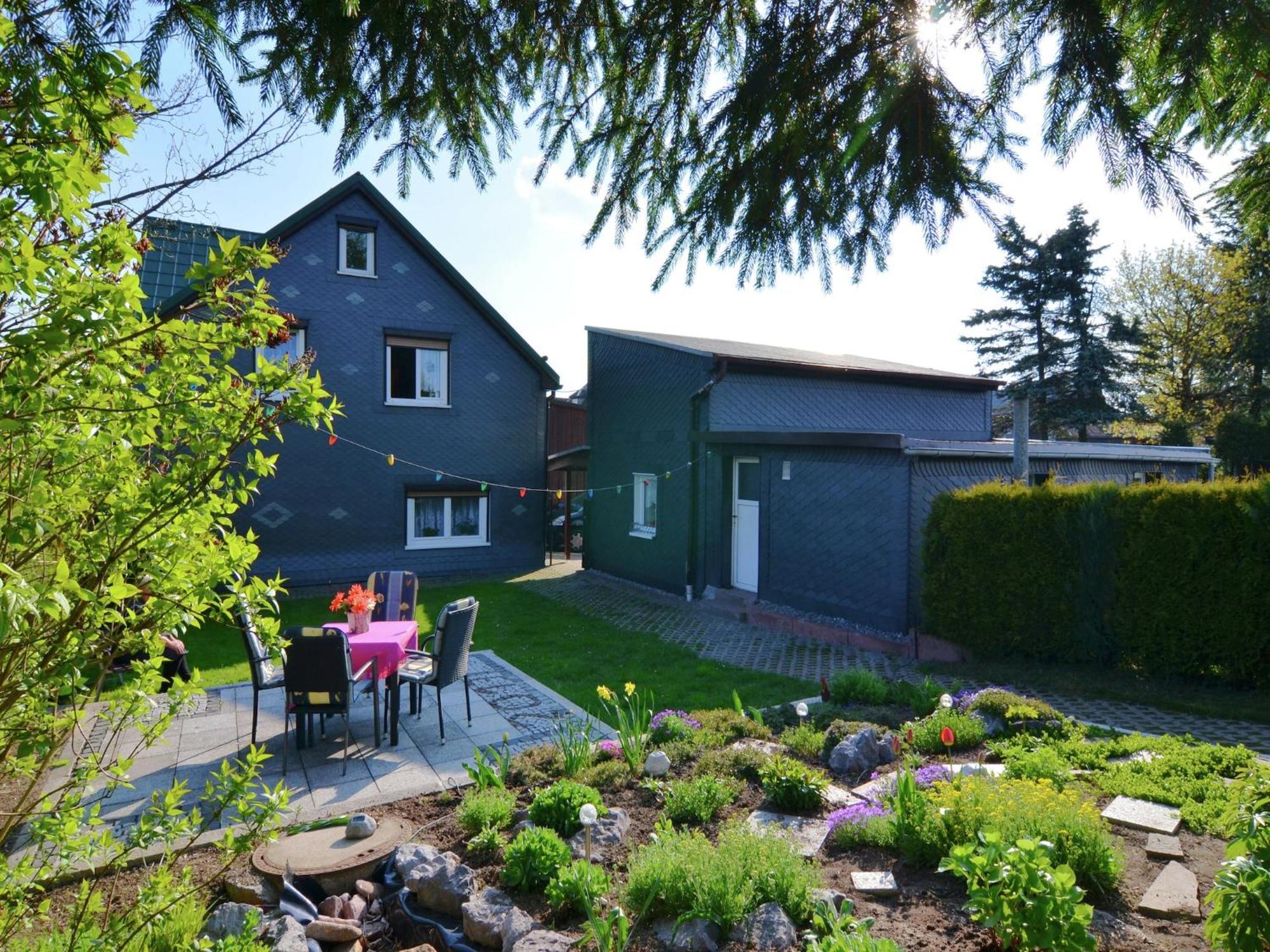 Holiday Home With Garden Neustadt am Rennsteig Extérieur photo
