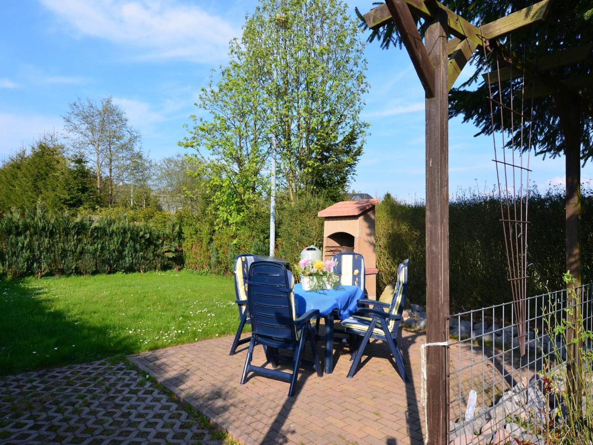 Holiday Home With Garden Neustadt am Rennsteig Extérieur photo